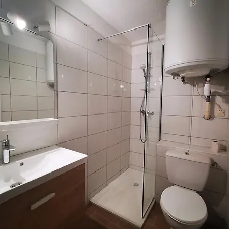 + Cabine, 4 Pers. Avec Clim Et Parking, - Fr-1-803-49 *